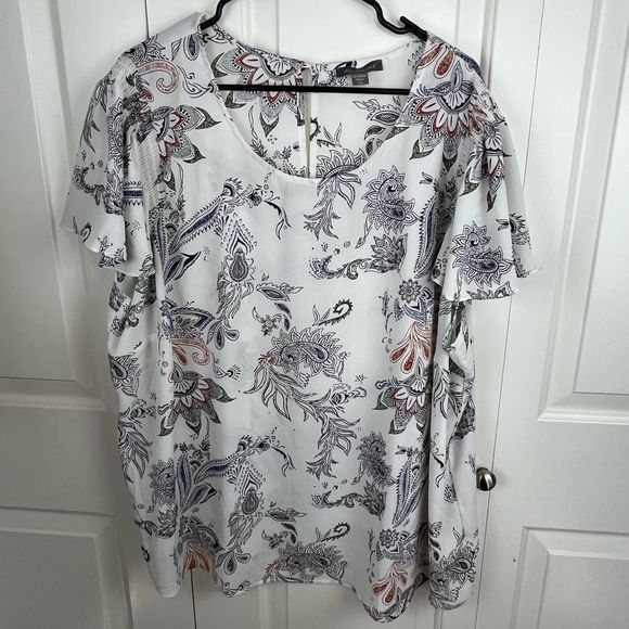 peace & pearls Tops - Peace & Pearls White Floral Print Blouse